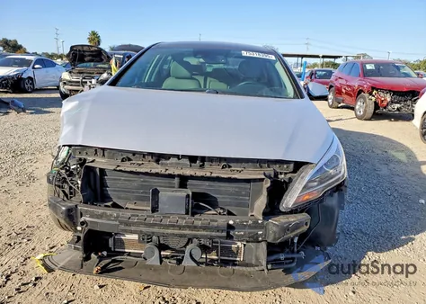 2016 Hyundai Sonata Hybrid z USA, uszkodzony, nr VIN KMHE34L13GA028173